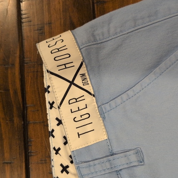 Tiger x horse Liam stretch chino shorts 6.5" - Picture 2 of 8